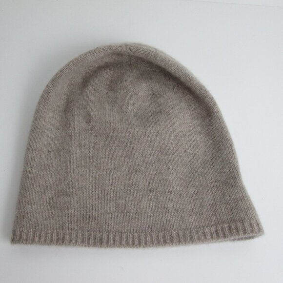 NWOT Tahari Everyday 100% Cashmere Soft Beanie OS Oatmeal Hat Unisex - Picture 1 of 4